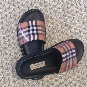 Worn once authentic BURBERRY slides.